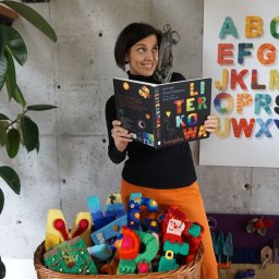 Anna Salamon - autorka wydzierganych ilustracji