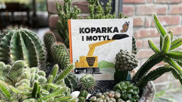 Książka o pięknie otaczającego świata Koparka i motyl